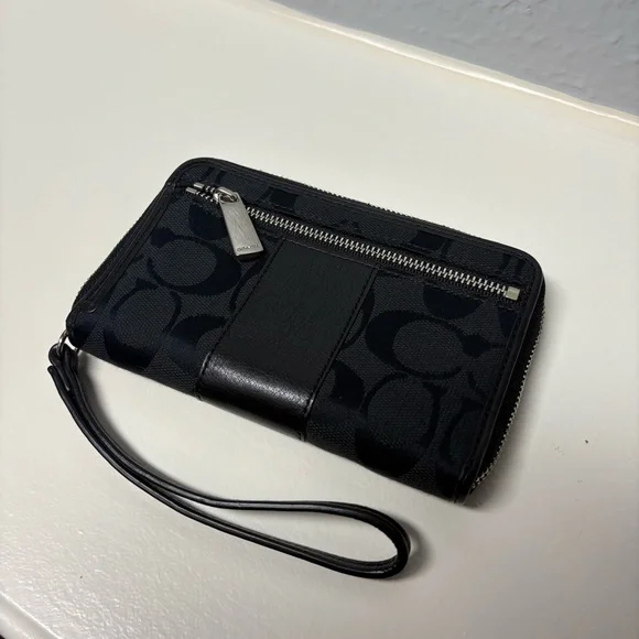 Coach Signature Black Wristlet Phone Wallet - Picture 2 of 8